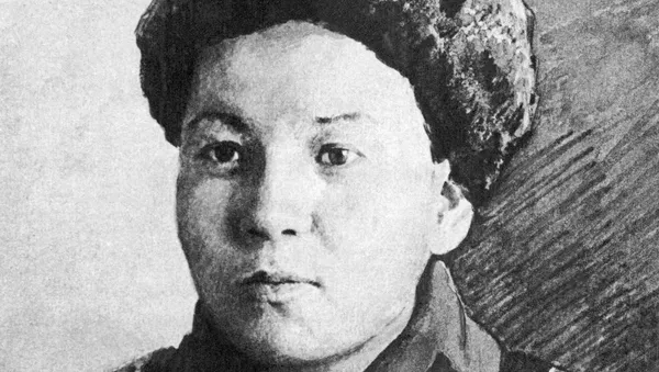 Әкесін құтқару үшін майданға аттанды: Мәншүк Мәметова туралы не білеміз?