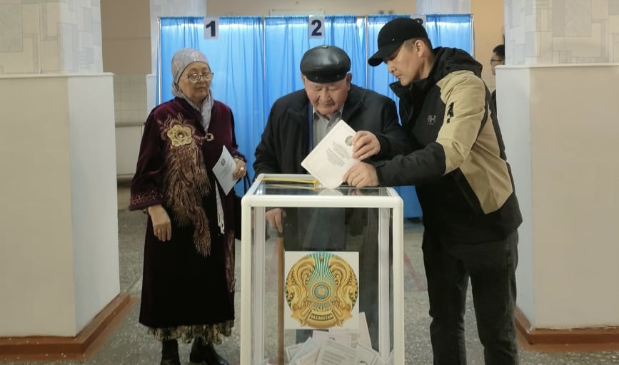 Ұлытау облысында Әйтеновтер отбасы дауыс берді