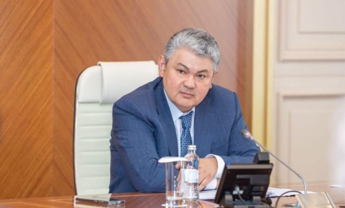 «Ресей ауылдарын асырап отырмыз»: ШҚО әкімі отырысқа томат пастасын алып келді