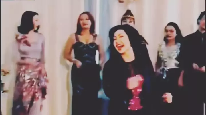 "Қайран жастық": Мақпал Жүнісова желіде Роза Рымбаеваның жас кезін көрсетті