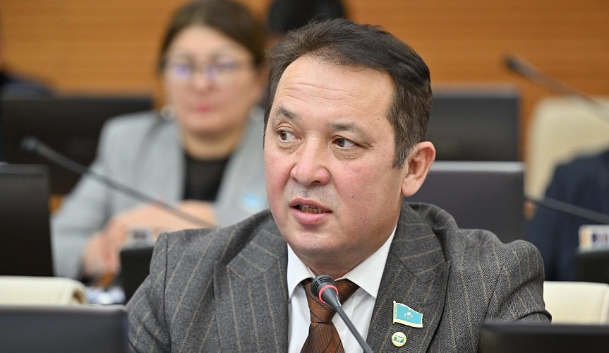 Мәжіліс депутаты харассмент үшін мандатынан айырылды