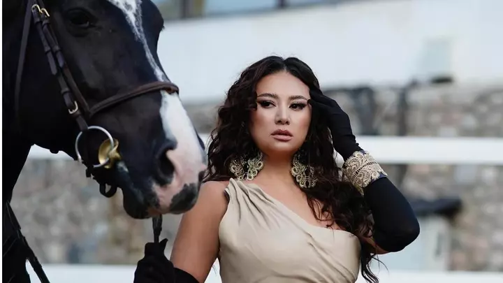 45 жасқа толған Мадина Сәдуақасова елді өзіне қаратты