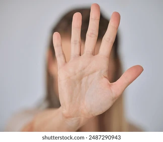 Жолаушы қыздарға алымсақтық жасады