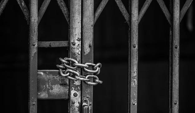 “Баласын азаптап өлтірген”: Ерлі-зайыптылардың жантүршігерлік қылмысы әшкере болды