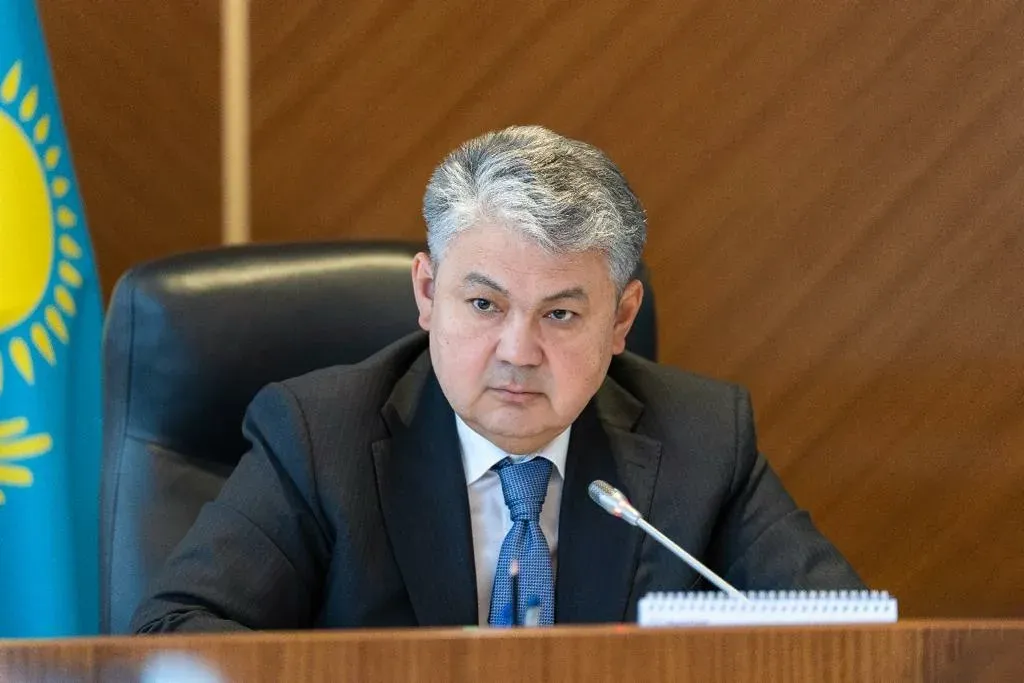 “Мұғалімге қол жұмсағандарға да жаза күшейтіледі”: Ермек Көшербаев