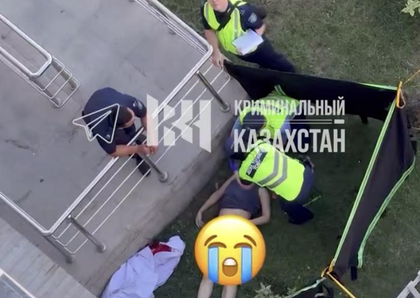 Алматыда бойжеткен терезеден секіріп, мерт болды