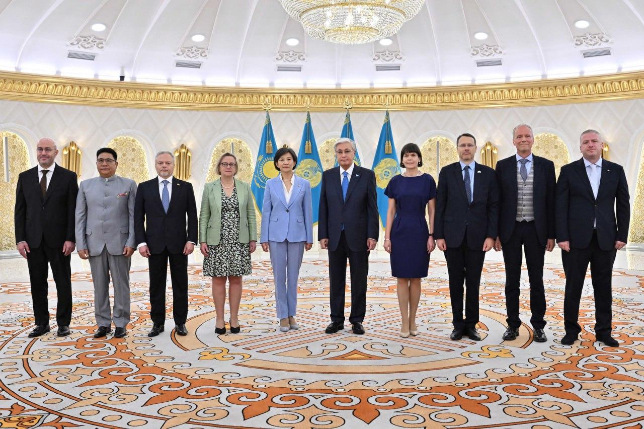 Президент Тоқаев сегіз елдің жаңа елшілерінен сенім грамоталарын қабылдады