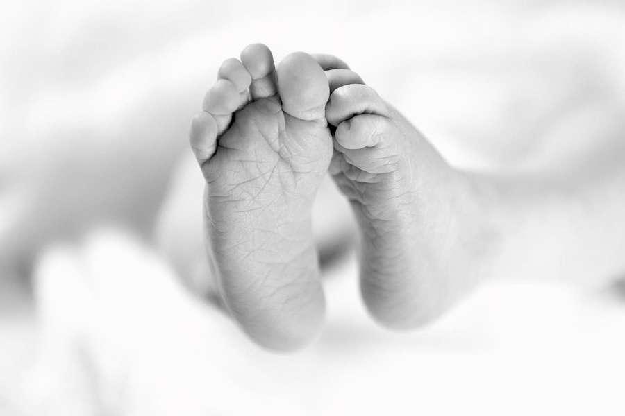 Жаңа туған сәбиін терезеден лақтырып өлтірген әйел айыппұлмен шектелді