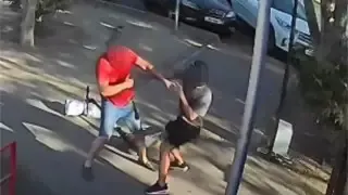 Алматыда самокат мінген екі ер адам төбелесіп қалды 