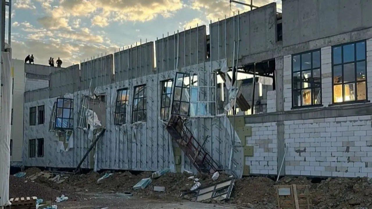 Атырау облысында салынып жатқан «жайлы мектептің» төбесі құлап түсті