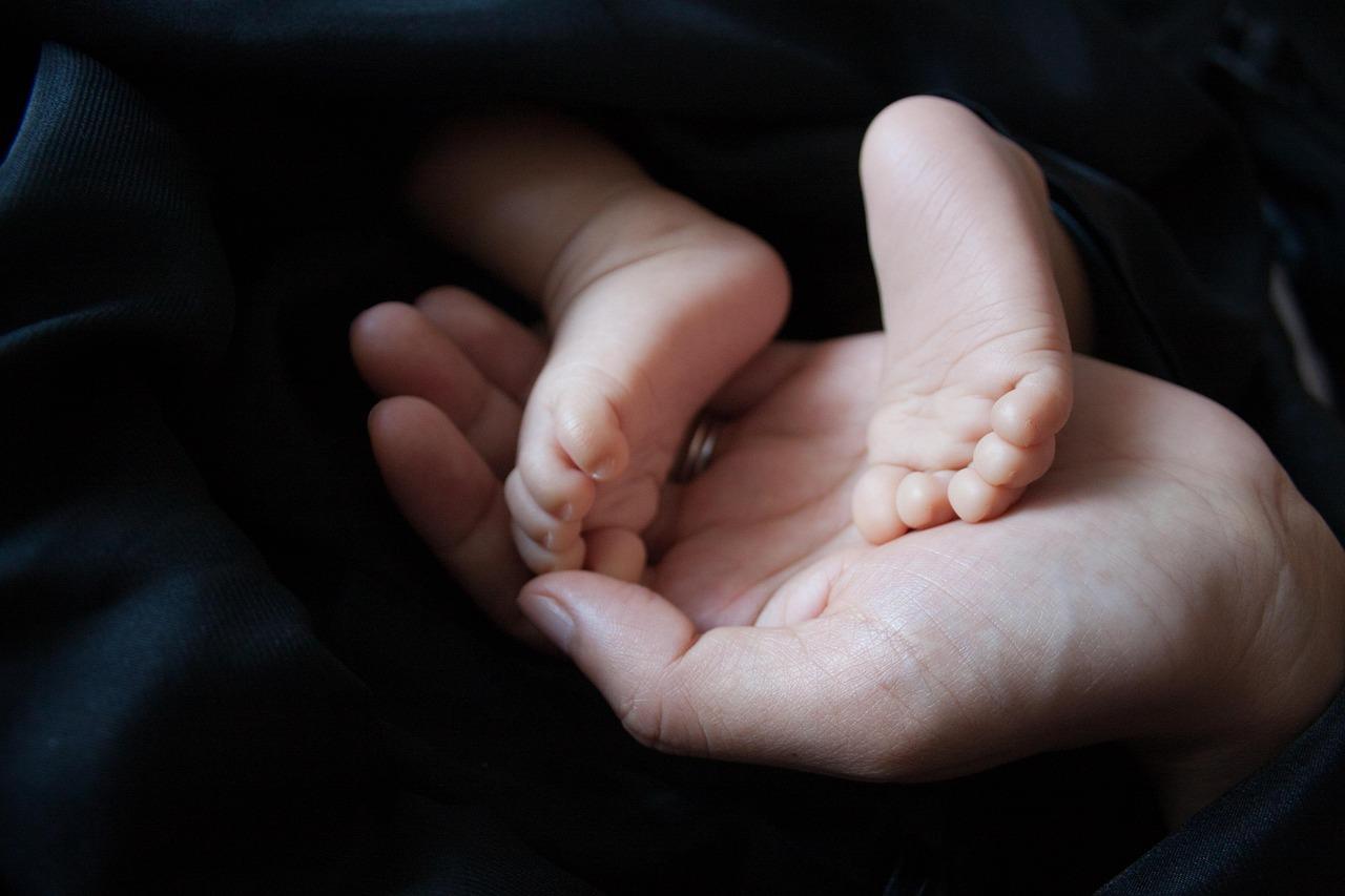 Әйел 42 жыл бұрын босанғанда өлді деген баласының тірі екенін білді