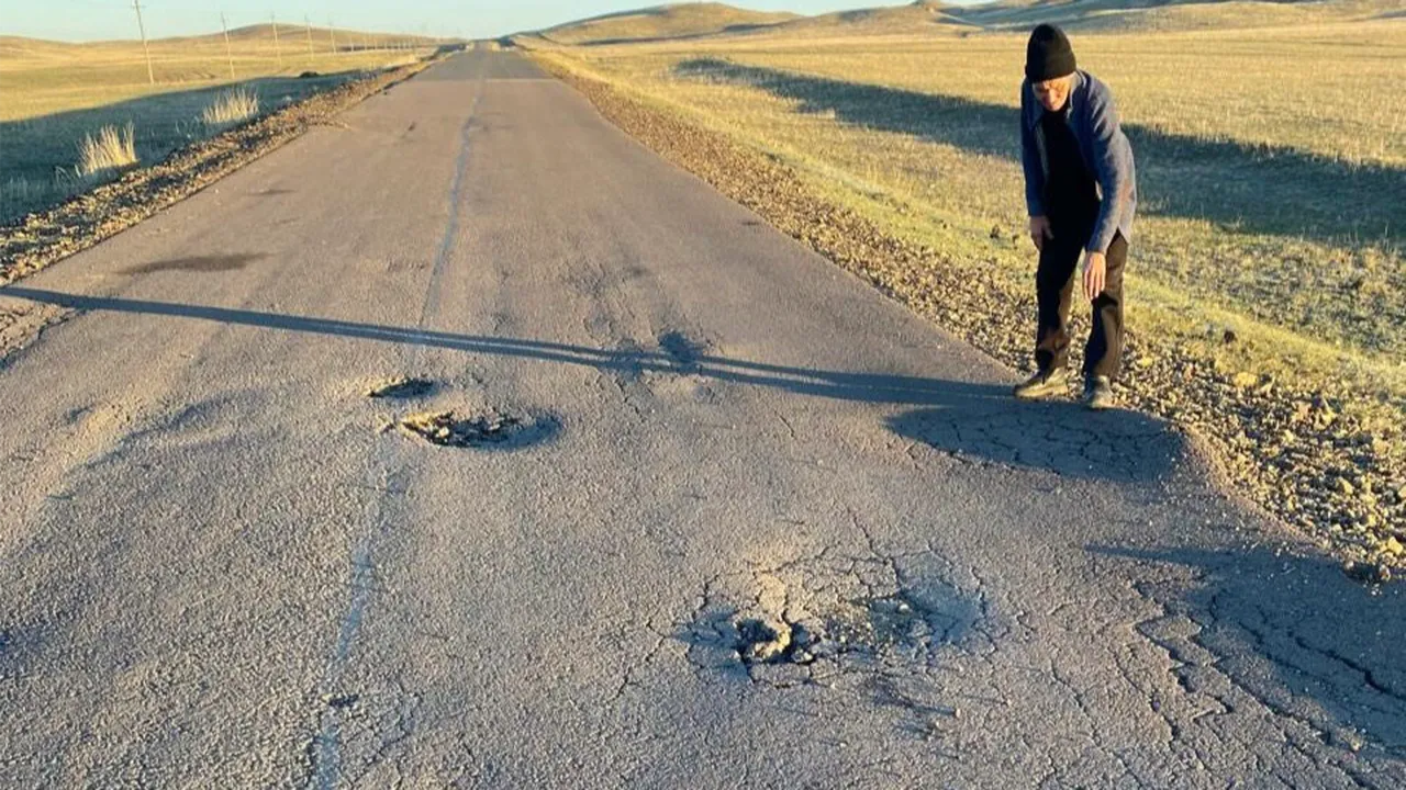 900 млн теңгеге салынған жол көктемге жетпей қармен бірге еріп кетті