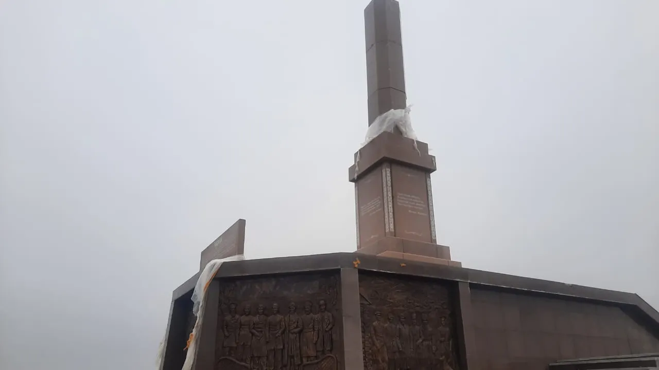 Солтүстік Қазақстанда әкімдік Міржақып Дулатұлының мемориалын қиратып тастаған