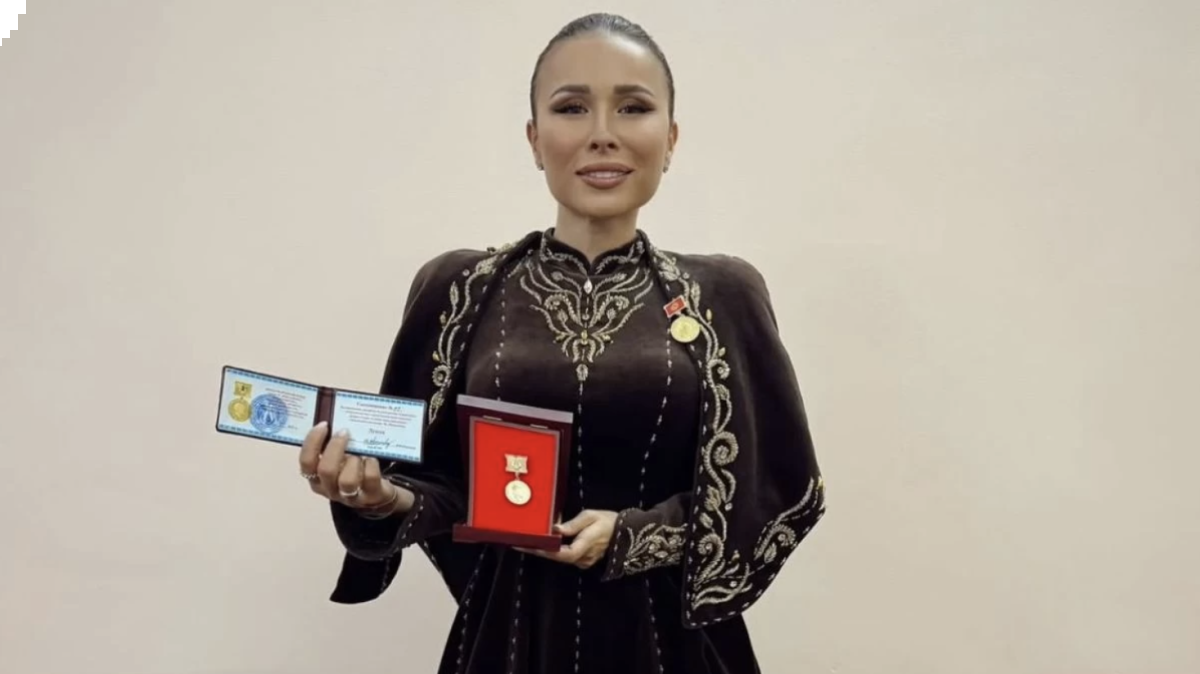 Әнші Луинаға мемлекеттік сыйлық берілді