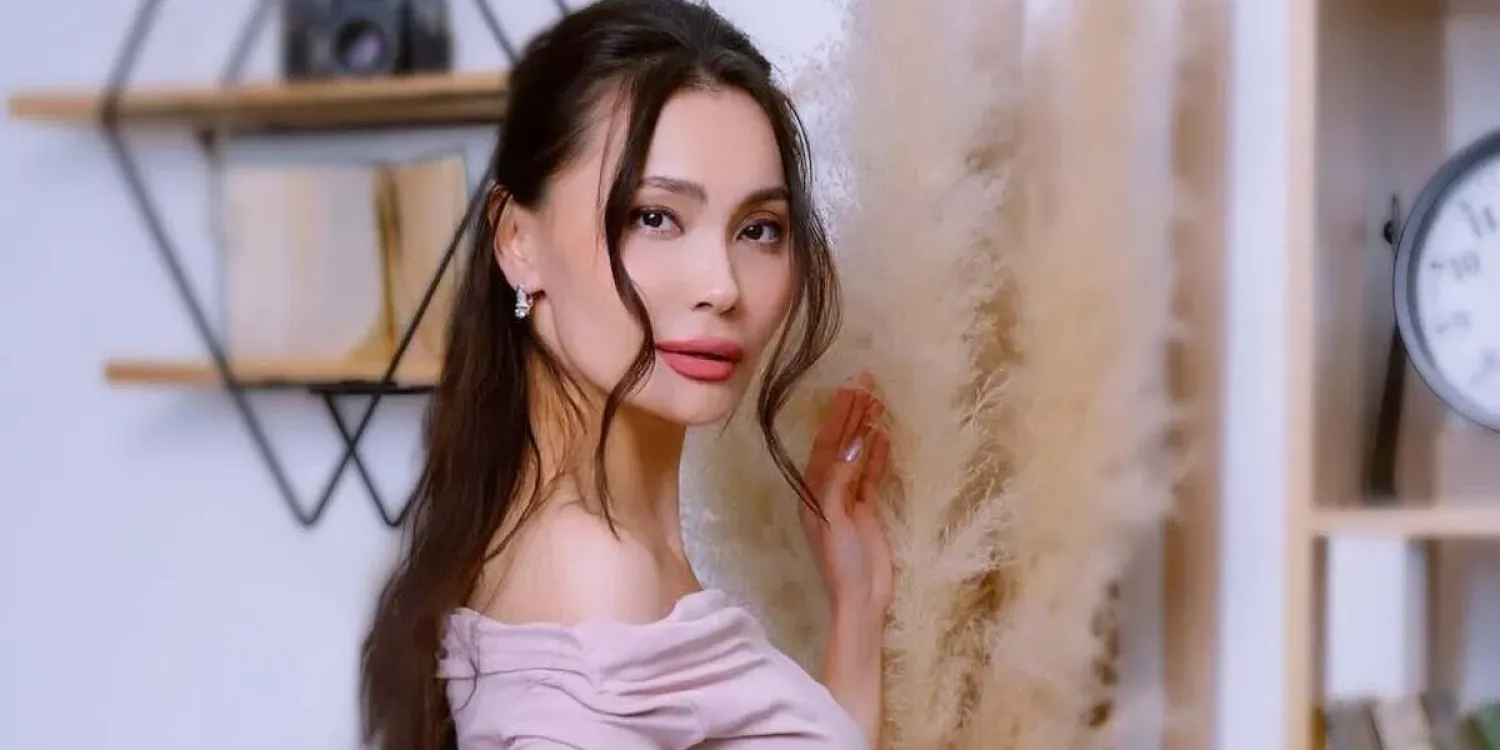 Жанар Дұғалова мінсіз мүсінін көрсетіп, желіні шулатты