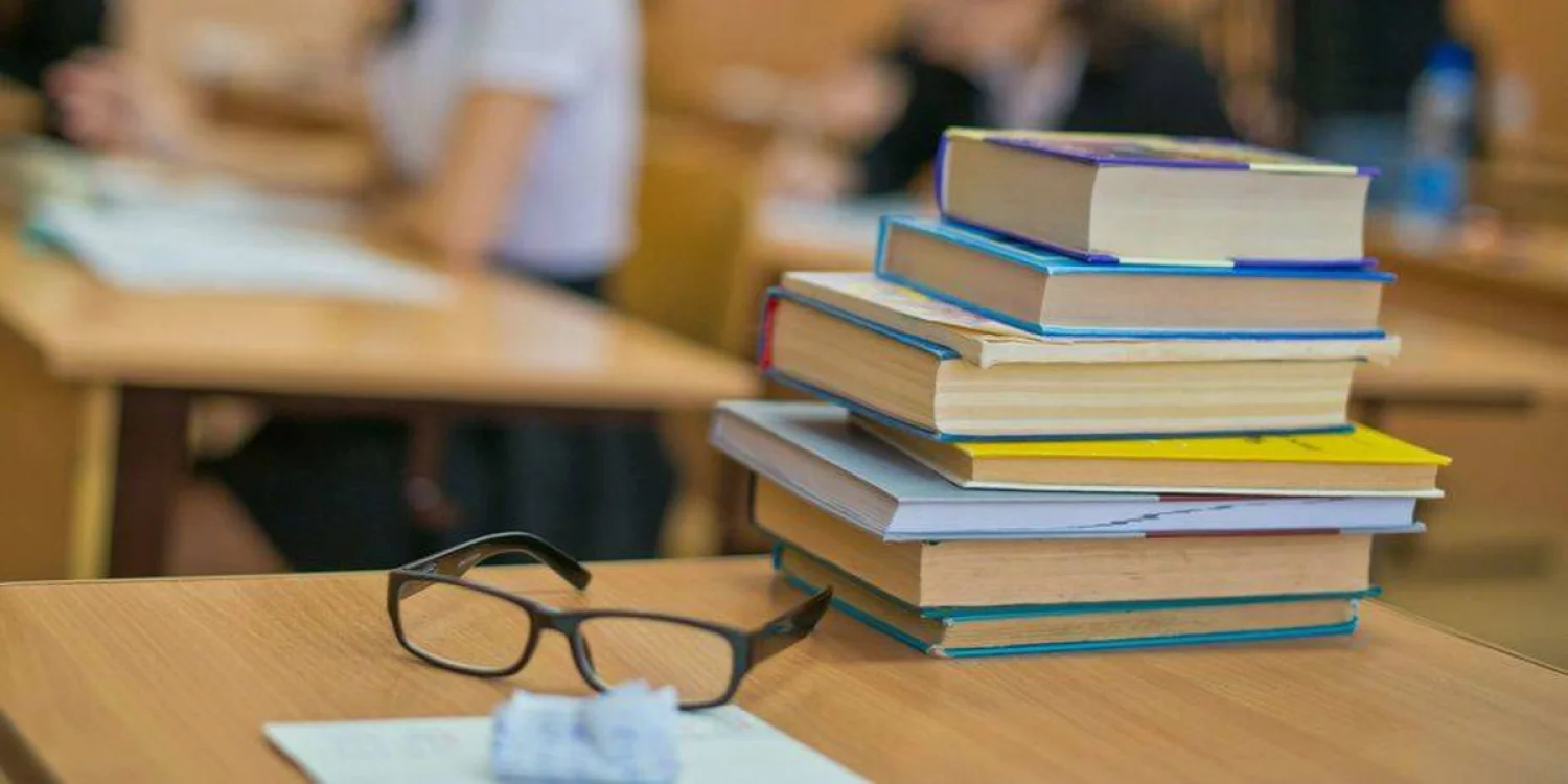 «1 балл – 7 мың теңге»: Оқушыны ҰБТ-дан өткізіп бермек болған мұғалім сотталды