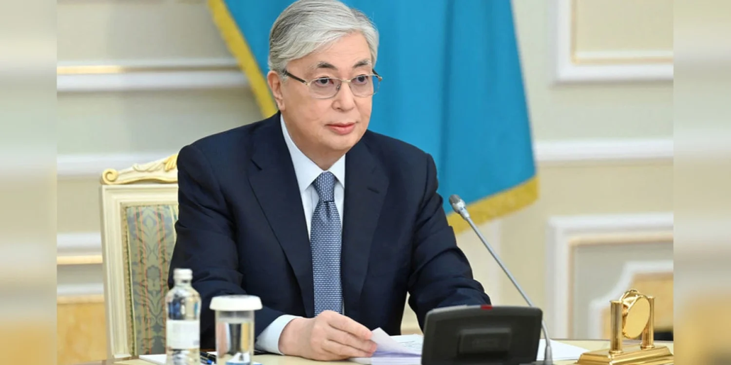 «Мемлекет ұстаздарды қолдайды»: Тоқаев мектеп мұғалімін құттықтады