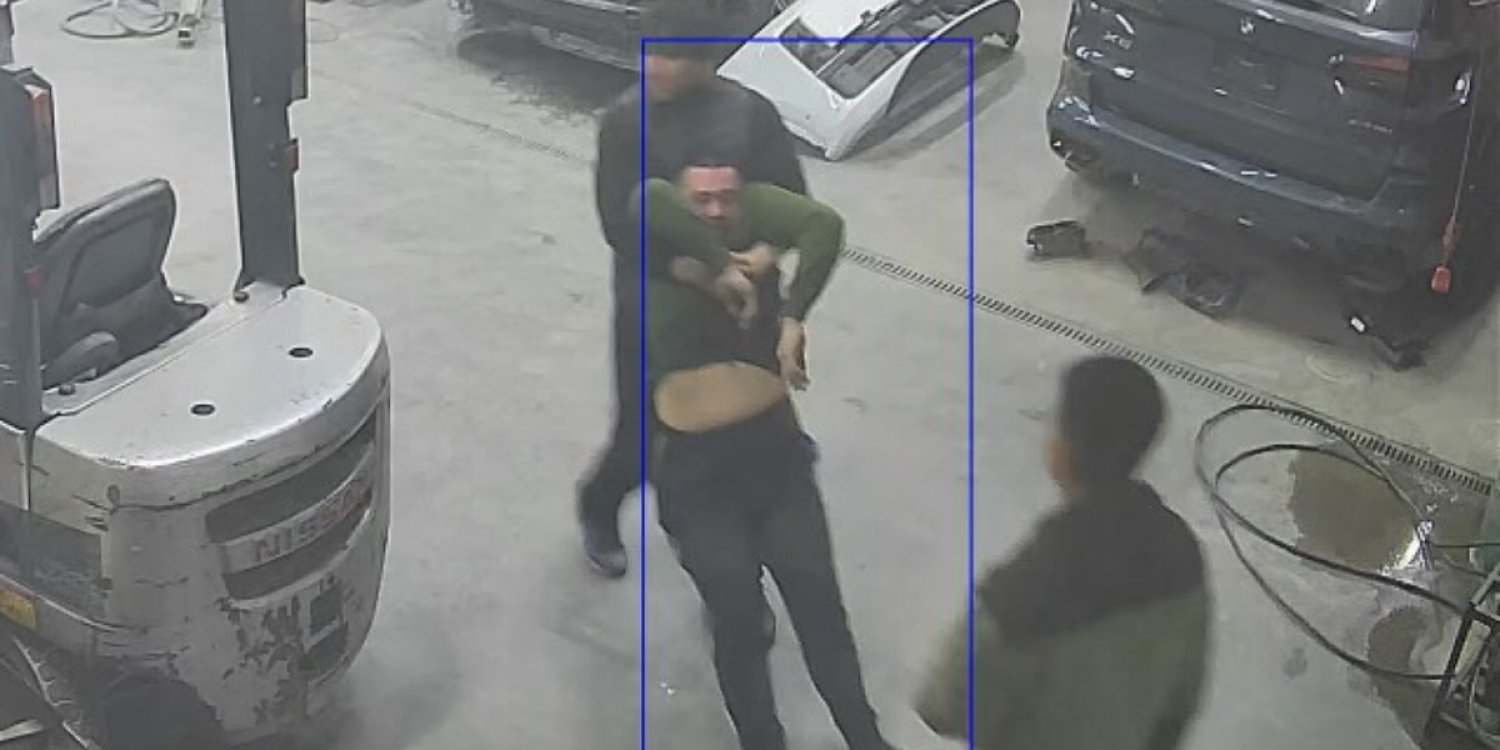 Алматыда ер адамға әріптестері жабылып, өлімші етіп сабап кеткен