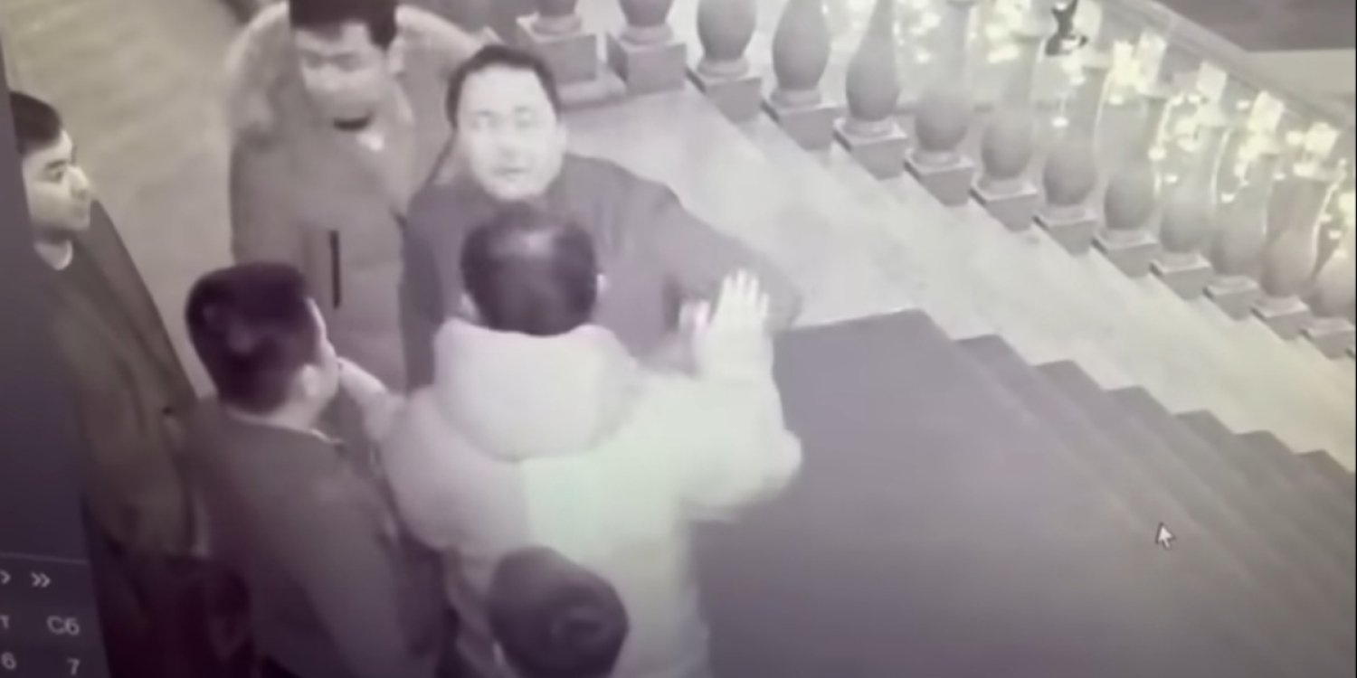 Қонақүйде депутаттың төбелескен видеосы тарады