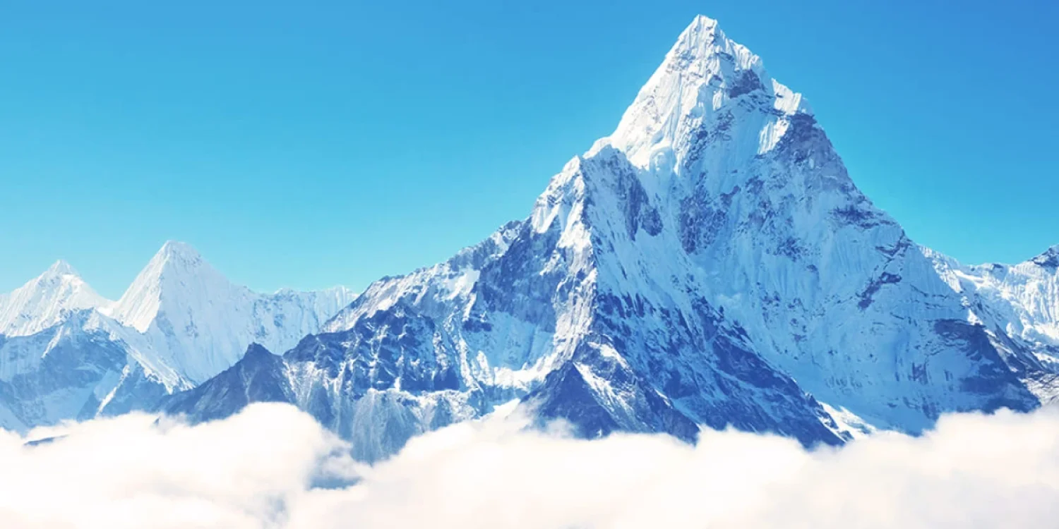 Власти Непал ограничат доступ на Эверест для непрофессиональных альпинистов