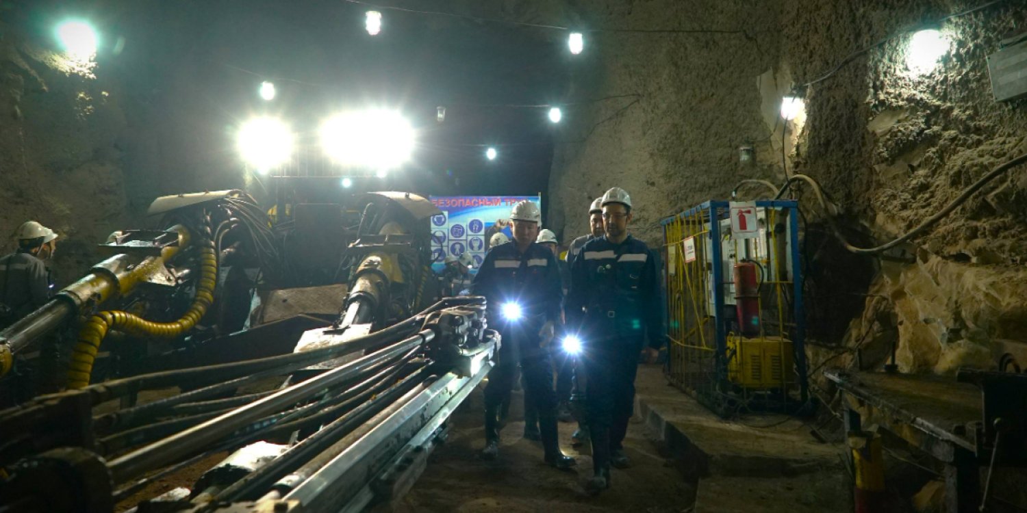 «Қазақмыс» басшысы кеншілермен кездесіп, қауіпсіздік мәселесін талқылады