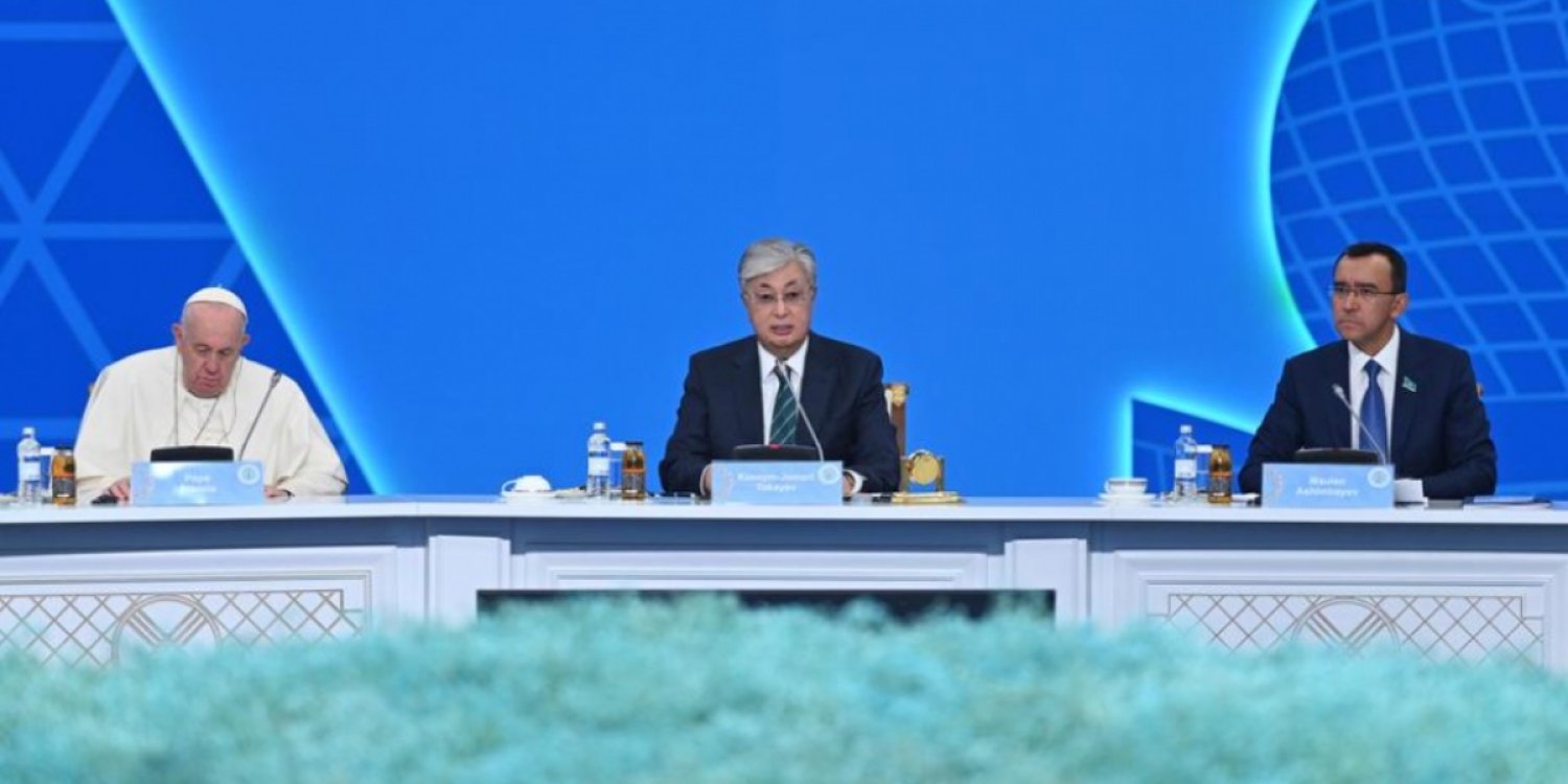 Қазақ тілін дәлізден сығалатқан 