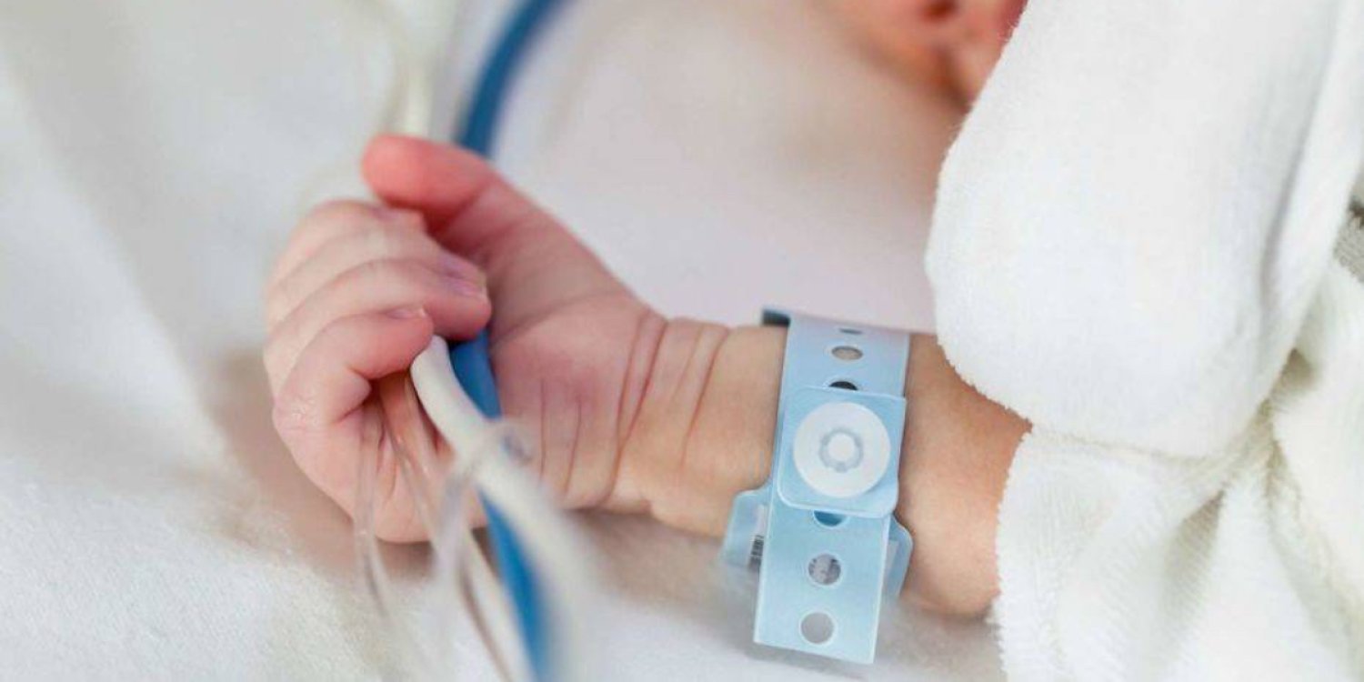 Атырауда алты айлық бала аурухана алдында қайтыс болды 