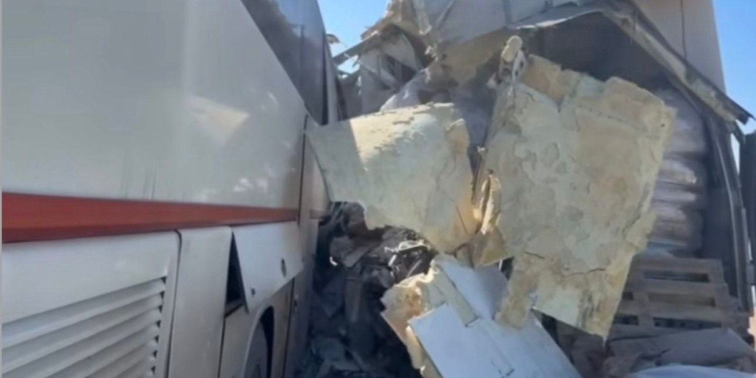 Астана – Алматы тас жолында автобус жүк көлігіне соғысты: Бір адам қаза тапты