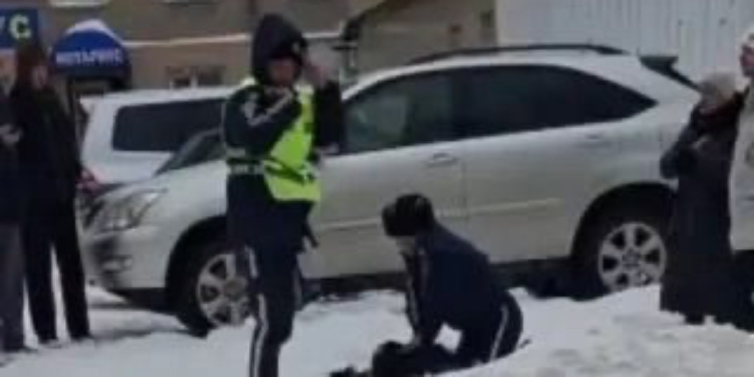 Петропавлда полицейлер көшеде есінен танған зейнеткердің өмірін сақтап қалды