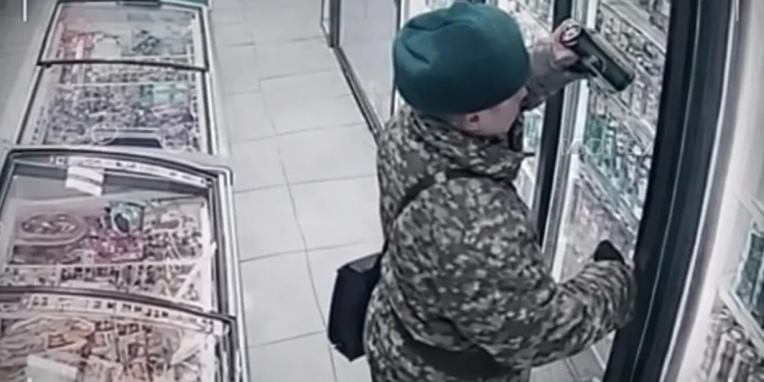 «Әскери қызметкер» дүкеннен сыра ұрлады: Қорғаныс министрлігі мәлімдеме жасады