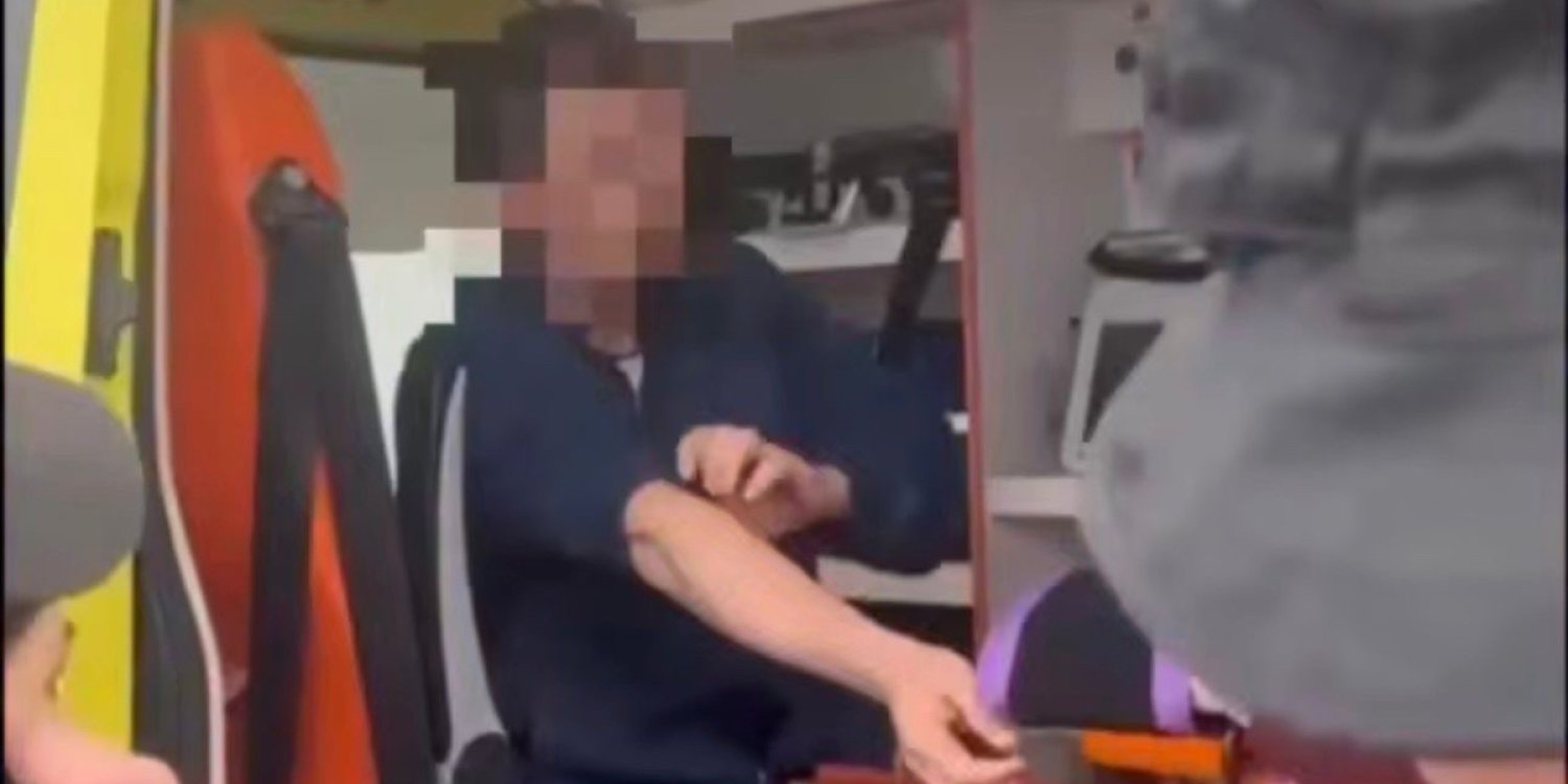 Тас жолда есінен танған жүргізушіні полиция қызметкерлері құтқарып қалды (ВИДЕО)