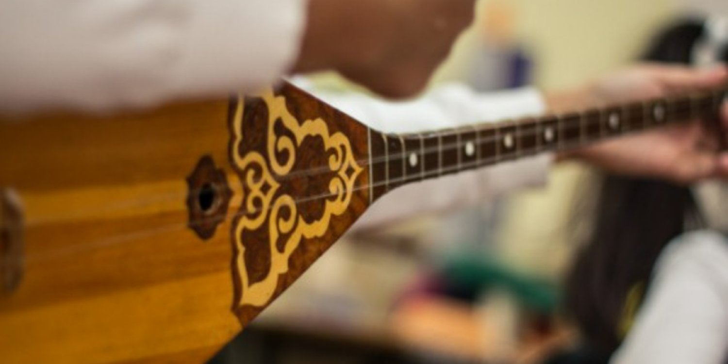 Домбыраны «харам» деген ақтөбелік қамауға алынды