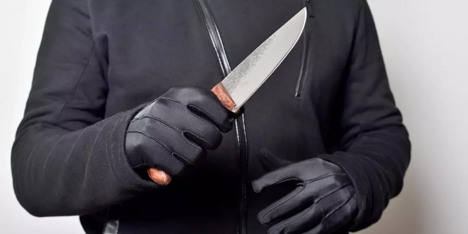 Қостанай облысында 37 жастағы әйел пышақ жарақатын алды, ұлы көз жұмды