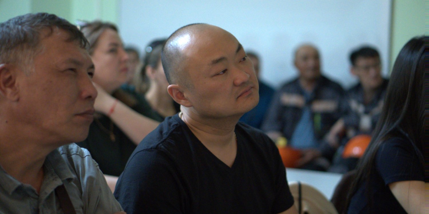 Работников Казахмыса начали массово обучать правилам выживания на производстве