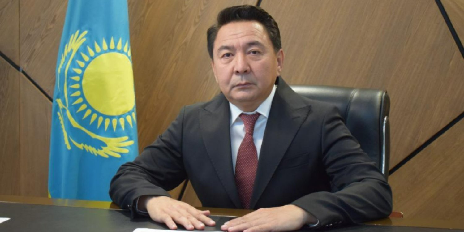 Атырауда әкім педофил туысының жаназасына қатысты: әкімдік не дейді