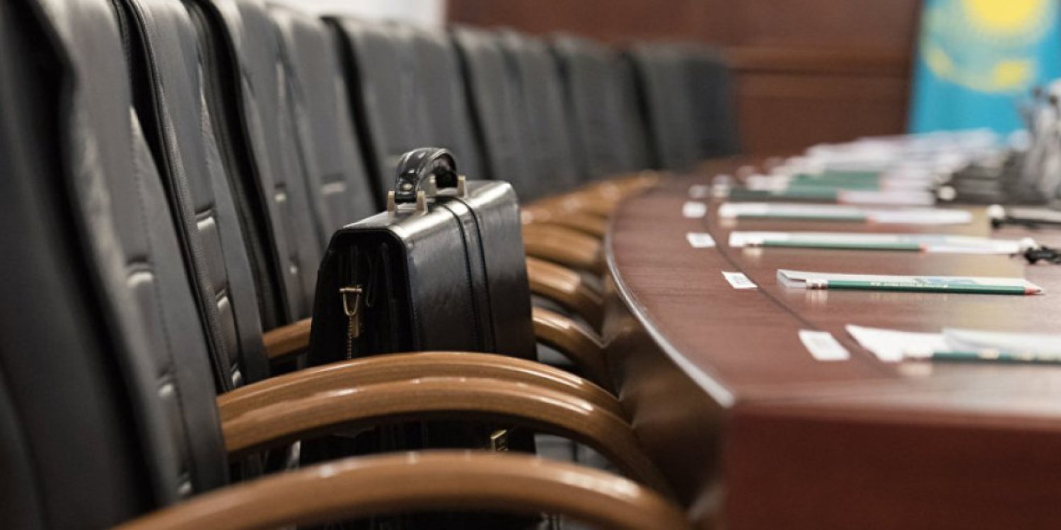 Сенат мемлекеттік қызметкерлердің жалақысын көтеру туралы заңды мақұлдады