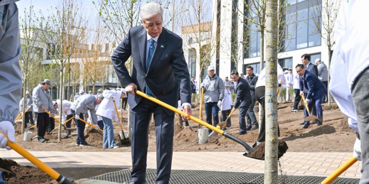 Президент Астанада «Таза Қазақстан» акциясына қатысты