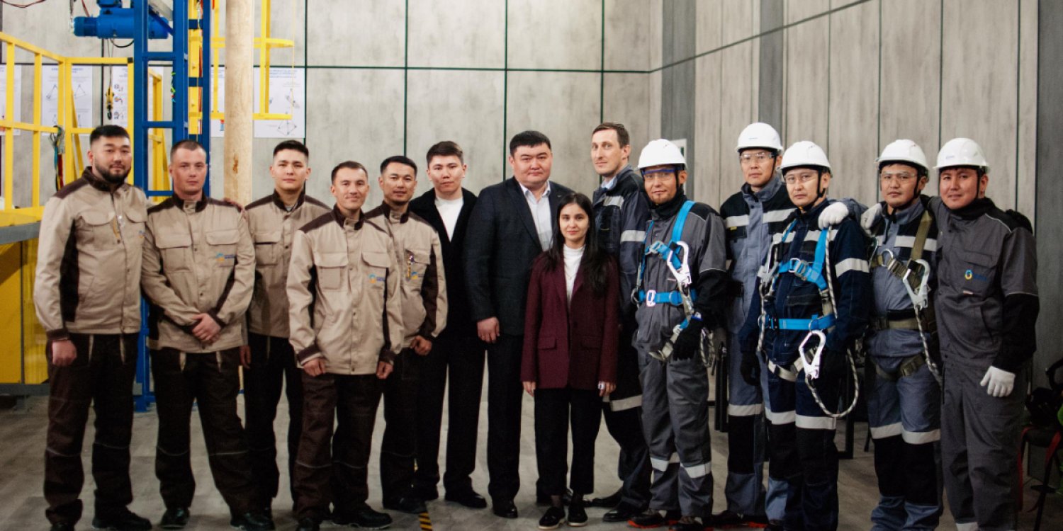 В Темиртау работники промышленных гигантов прошли испытания на высоте