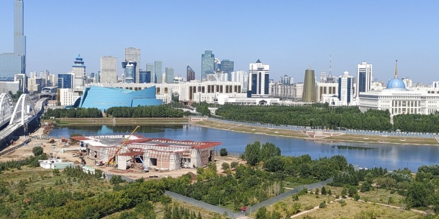 "Впихнули алматинский ресторан": Астанчане спорят из-за стройки в Президентском парке