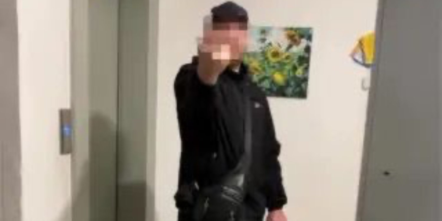 «Өміріміз тозаққа айналды»: Павлодарда ана көршісінен қорқып үйден шыға алмай жүр (ВИДЕО)