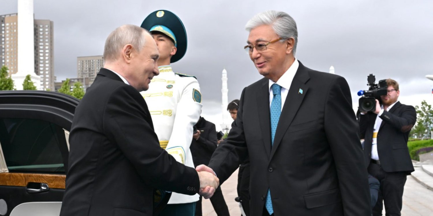 Тәуелсіздік сарайында Тоқаев Путинді өзі күтіп алды