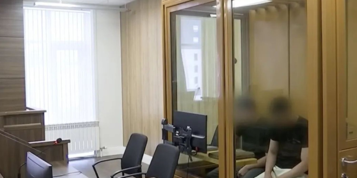 «Баламды тепкілеп өлтірген»: 18 жастағы студентті өлтірді деген күдіктілердің бірі полиция қызметкері