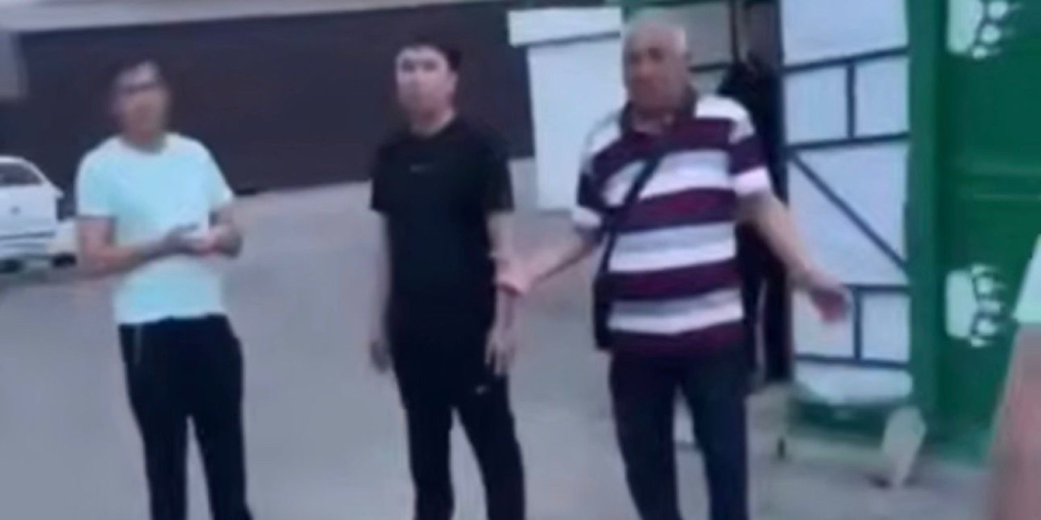 “Жай жүре алмай қалдық”: Семейде ер адам көшедегі адамдарға шабуыл жасады (ВИДЕО)