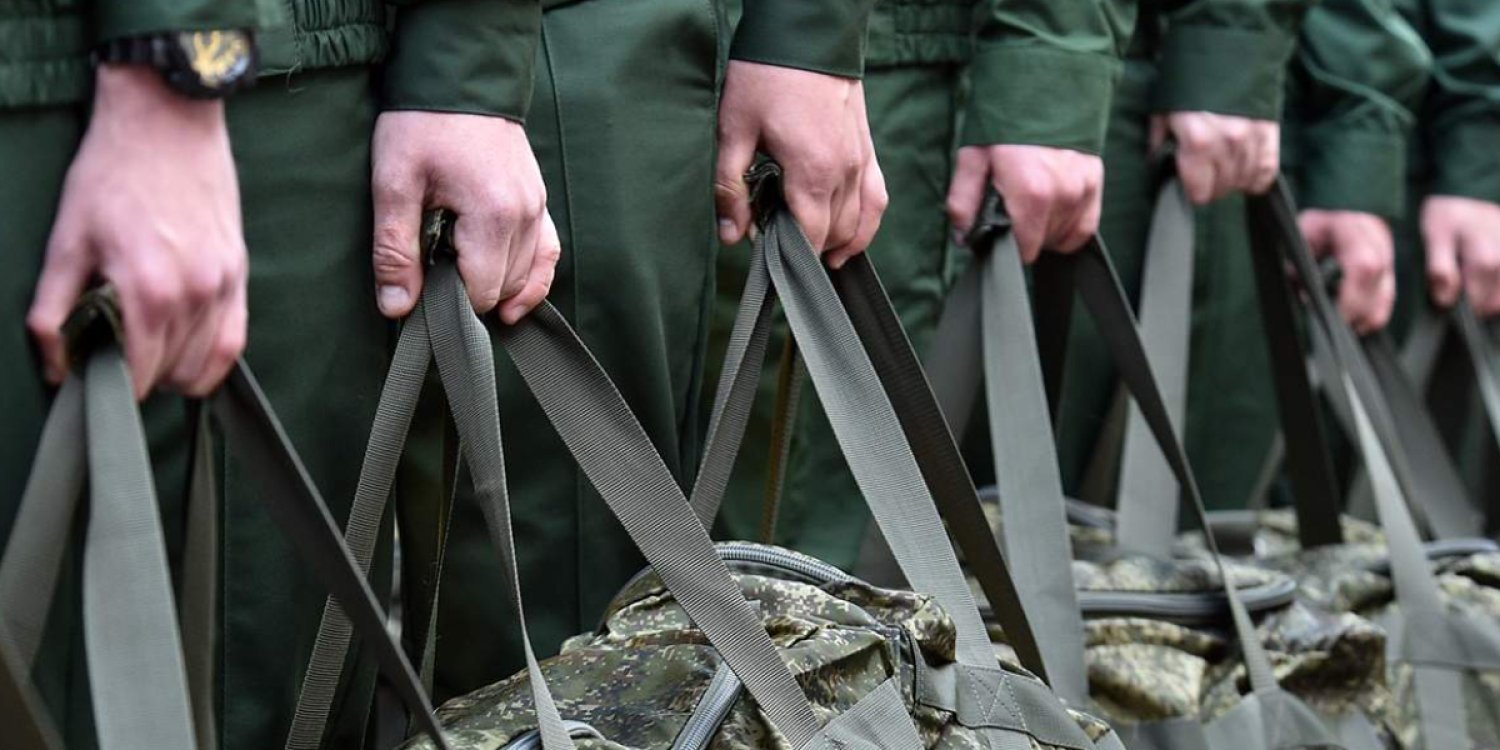 «Забрали прямо после защиты» выпускников КарТУ увезли в военкомат
