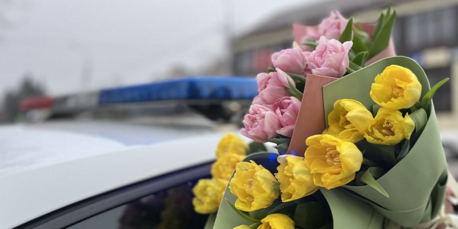 Ақтауда гүлді тегін таратқан кәсіпкерге айыппұл салынды