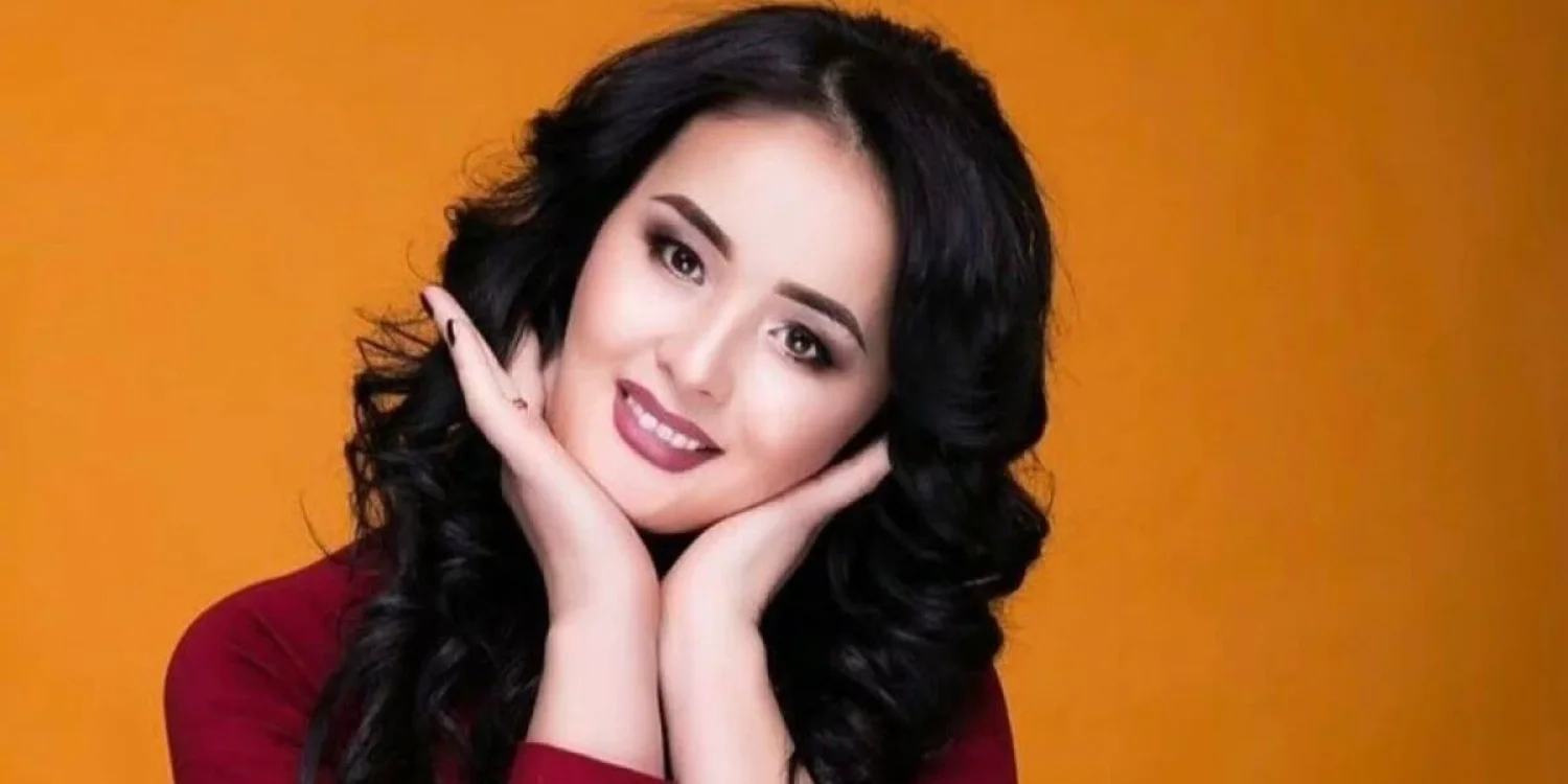 «Бір емес, үш қуаныш»: Мөлдір Мұқан сүйінші жаңалығын бөлісті