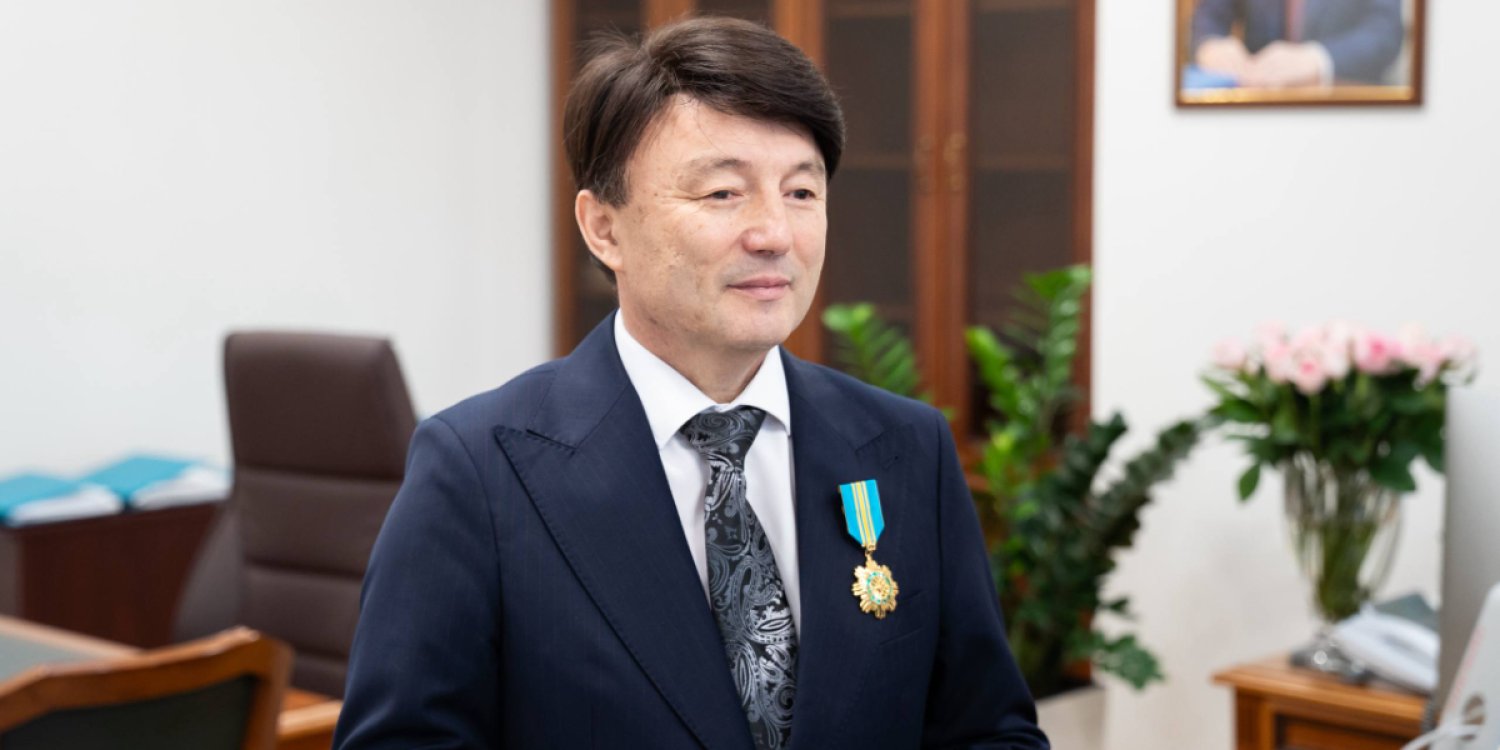 Димаш Құдайбергеннің әкесі орденмен марапатталды