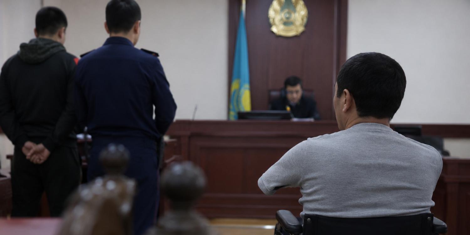  Қарағандыда сот қол-аяғы жоқ мүгедекті 9 жыл құлдықта ұстағандардың жазасын жеңілдетті