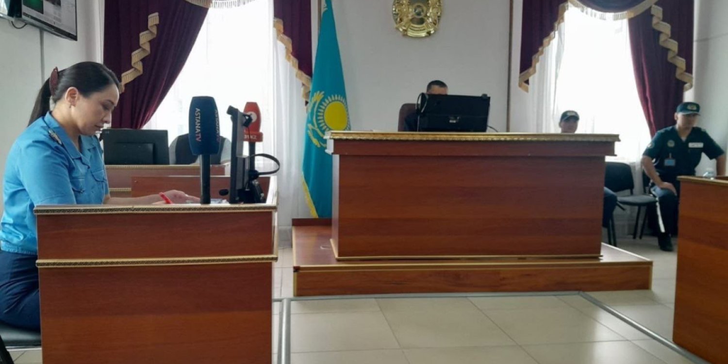 «Оның ашушаң екенін қайдан білейін?»: Танысын өлтіріп, мәйітін қоқысқа тастаған ақтөбелік сотта сөйледі