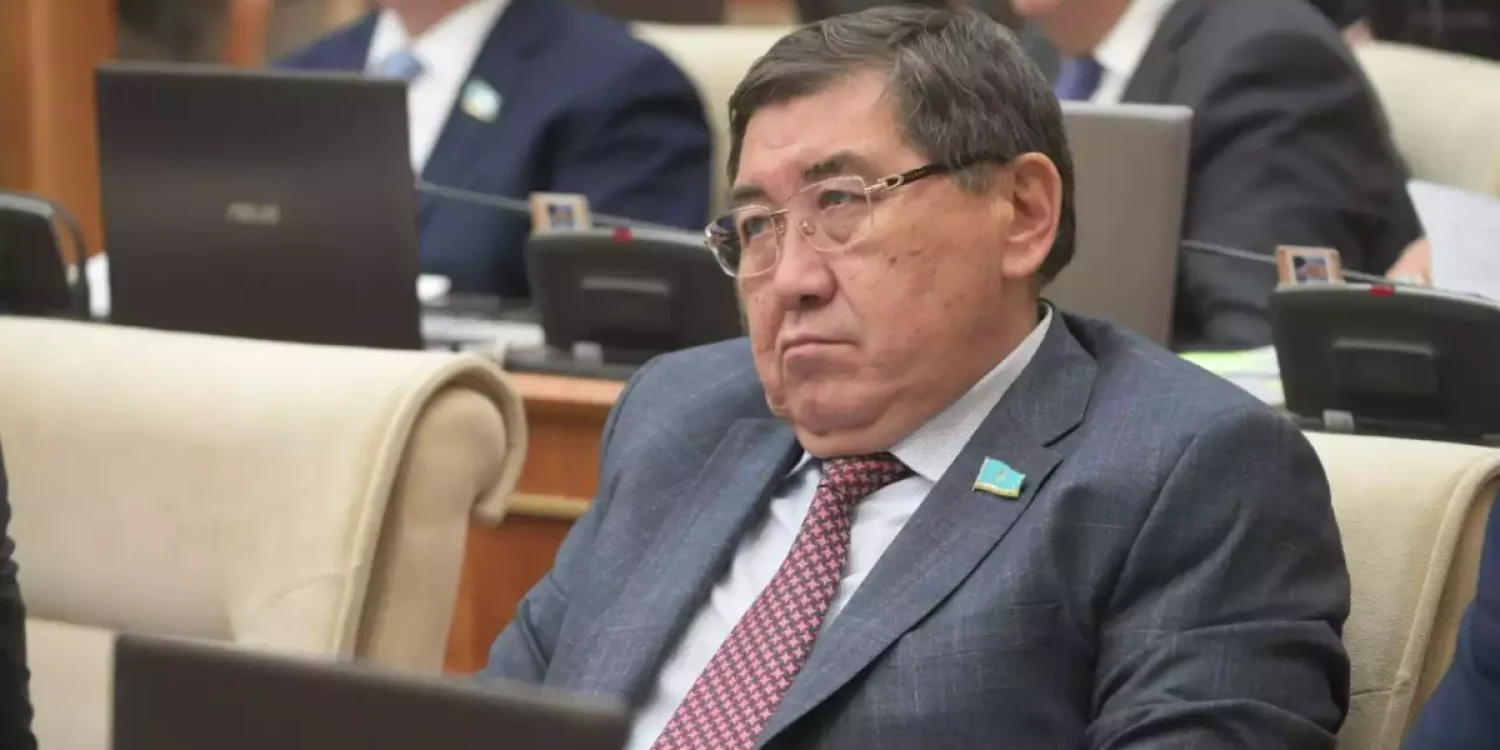 «Қол бос, қарапайым пенсионермін»: Парламенттен кеткен Ермұрат Бәпи күтпеген ұсыныс алған
